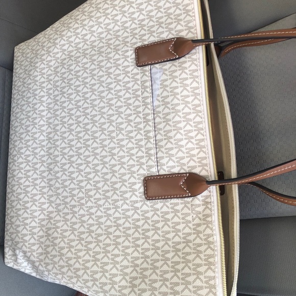 NWT- Michael Kors Vanilla Tote - Picture 2 of 4